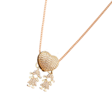 Load image into Gallery viewer, Elegante collana con charm per la mamma
