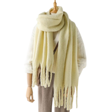 Load image into Gallery viewer, Sciarpa da donna Cozy Elegance -Giallo chiaro - Ozerty
