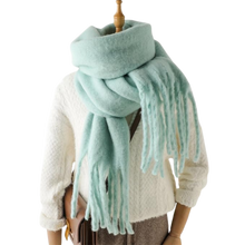 Load image into Gallery viewer, Sciarpa da donna Cozy Elegance -Verde Macaron - Ozerty
