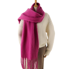 Load image into Gallery viewer, Sciarpa da donna Cozy Elegance -Rosso rosa - Ozerty
